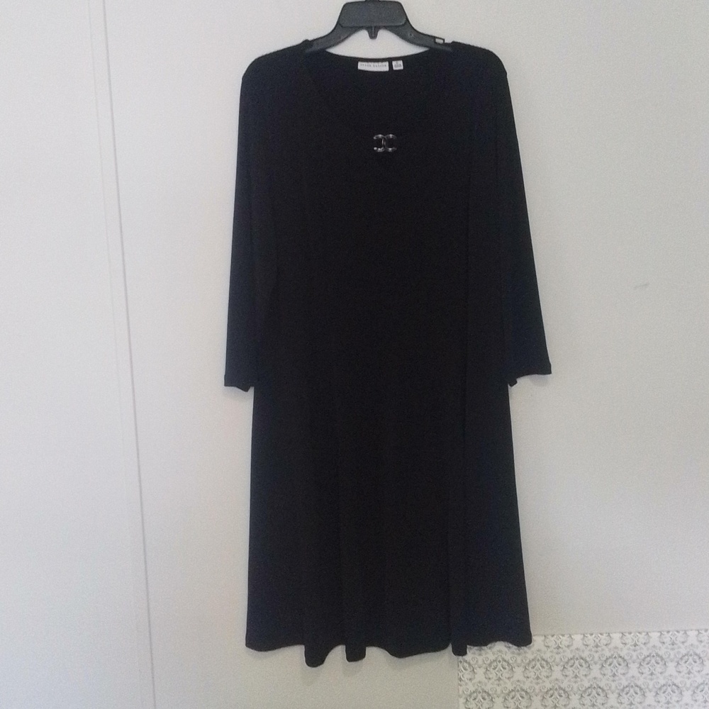 Susan Graver ladies size XL black swing dress quarter length sleeves